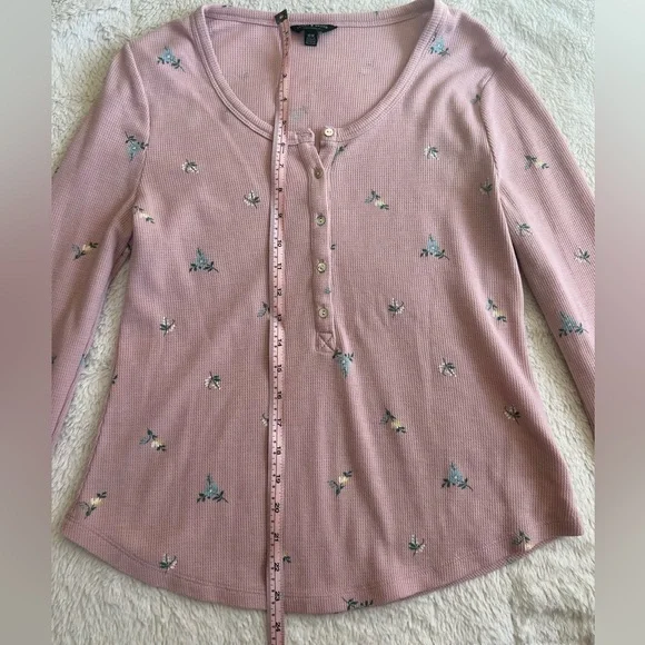 Lucky Brand Medium Pink Floral Waffle Henley Women’s Top - Picture 7 of 7